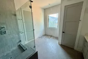 920 E 25th St, Houston, TX 77009 - Photo 11