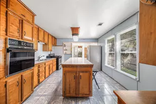 222 E James St, Baytown, TX 77520 - Photo 23