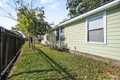 222 E James Street, Baytown, TX 77520 - Photo 7