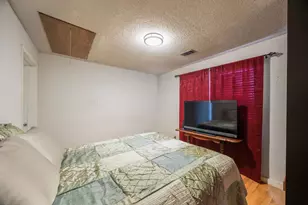 222 E James St, Baytown, TX 77520 - Photo 33