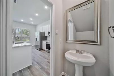 1410 Glenoaks Drive, Conroe, TX 77385 - Photo 11