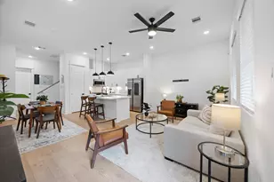 324 Neyland St, Houston, TX 77022 - Photo 9