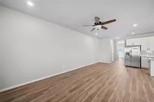 800 N Thompson St, Conroe, TX 77301 - Photo 11