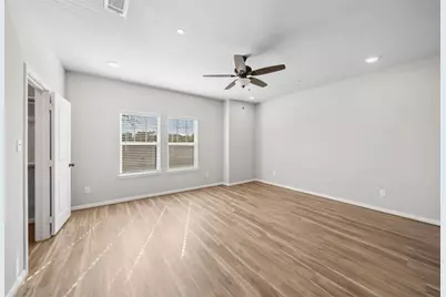 800 N Thompson Street, Conroe, TX 77301 - Photo 25