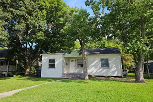 806 17th Ave N, Texas City, TX 77590 - Photo 1