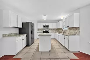 8366 Golf Green Cir, Houston, TX 77036 - Photo 13