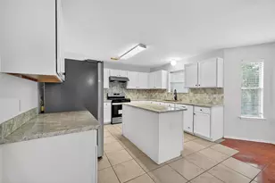 8366 Golf Green Cir, Houston, TX 77036 - Photo 17