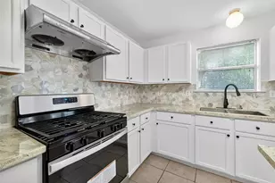 8366 Golf Green Cir, Houston, TX 77036 - Photo 15