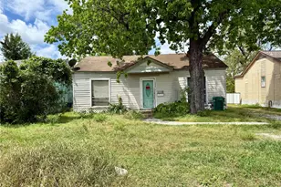 310 Center St, Pasadena, TX 77506 - Photo 1