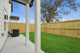 528 N 4th St, La Porte, TX 77571 - Photo 23