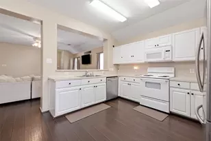 8011 Ginger Park Dr, Baytown, TX 77521 - Photo 5