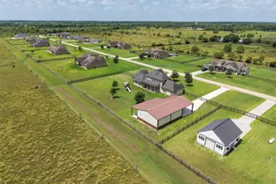 6811 Bayou Trail Dr, Alvin, TX 77511 - Photo 7