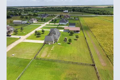 6811 Bayou Trail Drive, Alvin, TX 77511 - Photo 5