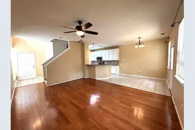 213 E Summerhaze Circle, The Woodlands, TX 77382 - Photo 5