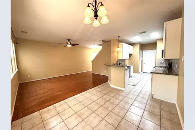 213 E Summerhaze Circle, The Woodlands, TX 77382 - Photo 7