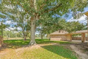 1600 Azalea St, Sweeny, TX 77480 - Photo 11