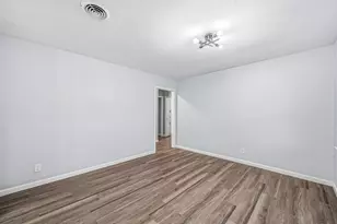 5859 Flamingo Dr, Houston, TX 77033 - Photo 5