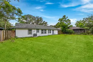 5859 Flamingo Dr, Houston, TX 77033 - Photo 27