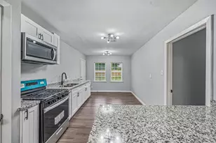 5859 Flamingo Dr, Houston, TX 77033 - Photo 9