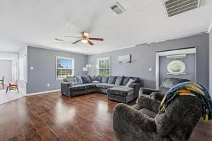 311 Burnett Dr, Baytown, TX 77520 - Photo 5