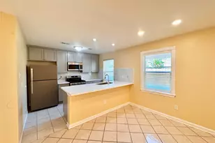 8215 Lugary Dr, Houston, TX 77074 - Photo 9