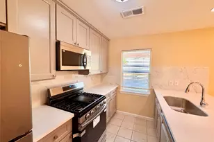 8215 Lugary Dr, Houston, TX 77074 - Photo 11