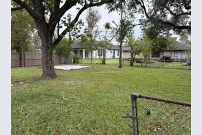 136 Talisman Street, Lake Jackson, TX 77566 - Photo 5