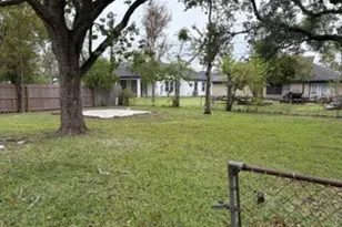 136 Talisman St, Lake Jackson, TX 77566 - Photo 5