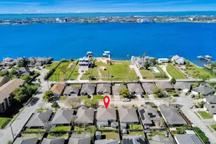 33 Clara Barton Ln, Galveston, TX 77551 - Photo 3