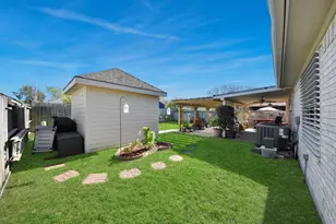 33 Clara Barton Ln, Galveston, TX 77551 - Photo 35
