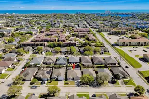 33 Clara Barton Ln, Galveston, TX 77551 - Photo 5