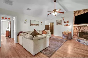 53 Bluebell Ct, Lake Jackson, TX 77566 - Photo 13