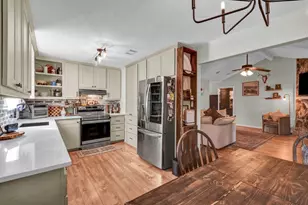 53 Bluebell Ct, Lake Jackson, TX 77566 - Photo 5