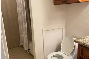 10855 Meadowglen Ln, Houston, TX 77042 - Photo 7