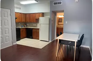 10855 Meadowglen Ln, Houston, TX 77042 - Photo 5