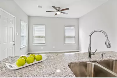 5911 Westover Street #B, Houston, TX 77033 - Photo 9