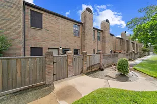 9850 Pagewood Ln, Houston, TX 77042 - Photo 25