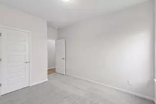8927 Silver Blf Ln, Baytown, TX 77521 - Photo 15