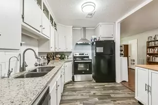 1102 W Hart Ave, Pasadena, TX 77506 - Photo 25