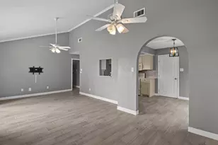 11731 Flushing Meadows Dr, Houston, TX 77089 - Photo 9