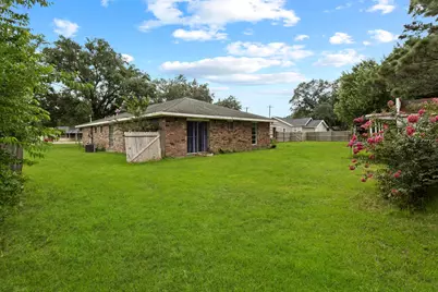 6281 25th St, Groves, TX 77619 - Photo 23