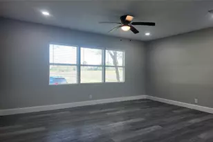 917 Temple Dr, Hitchcock, TX 77563 - Photo 3