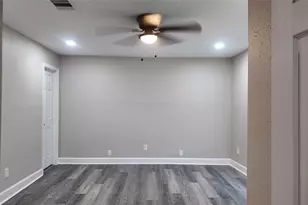 917 Temple Dr, Hitchcock, TX 77563 - Photo 9