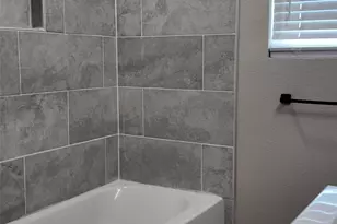 917 Temple Dr, Hitchcock, TX 77563 - Photo 27