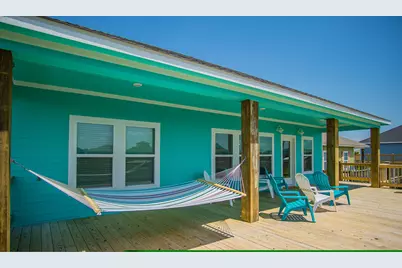 886 Sandollar, Crystal Beach, TX 77650 - Photo 3