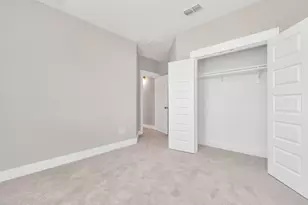 2726 Ruhman Flds Dr, Houston, TX 77008 - Photo 29