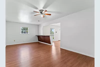 219 E Beecher Avenue, Palacios, TX 77465 - Photo 9