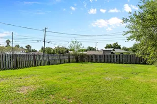 219 E Beecher Ave, Palacios, TX 77465 - Photo 23