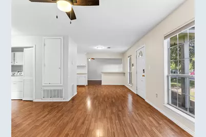 219 E Beecher Avenue, Palacios, TX 77465 - Photo 5