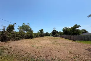 2110 Parkview Ln, La Porte, TX 77571 - Photo 7